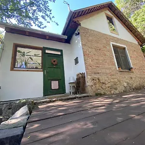 Nyaraló Rustic & Garden Retreat On Buda Hilltop, Budapest