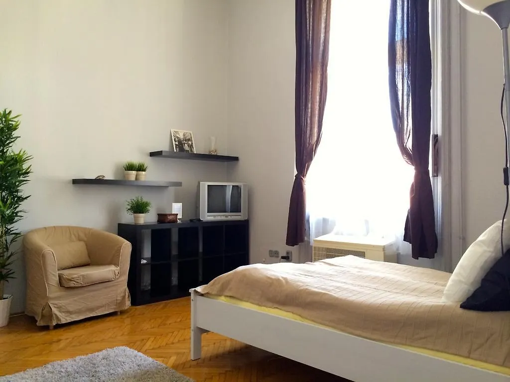 Budget Apartment By Hi5 - Oktober 6 Str 4 Budapest Hungary